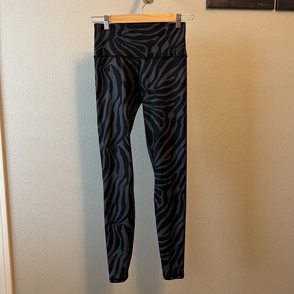VALANDY Womens Black/Grey Zebra Print High Waist Yoga Leggings Size Small - Picture 3 of 10